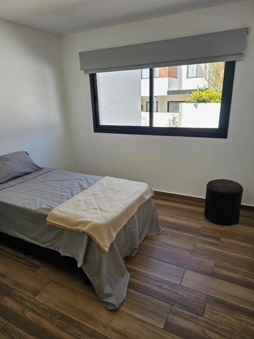 Alquiler amoblado, duplex 3 dorm, lomas de manantiales 4