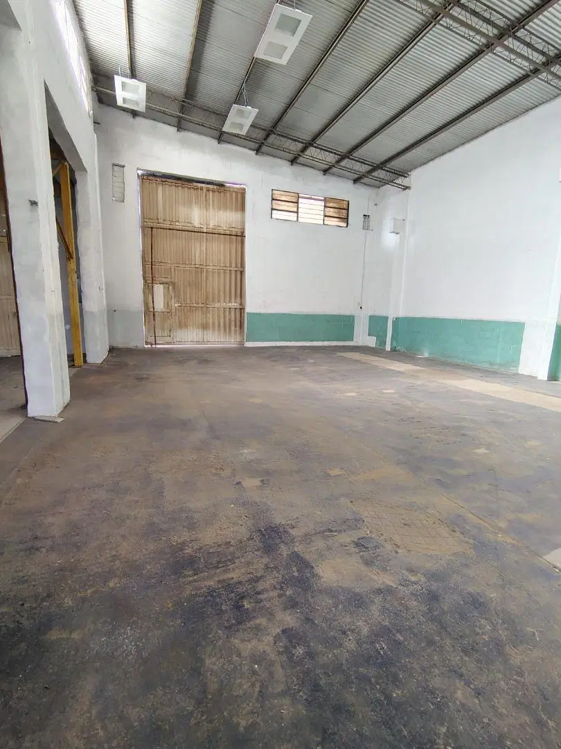 ALQUILO GALPON 800 MT2 EN AV. BODEREAU 5