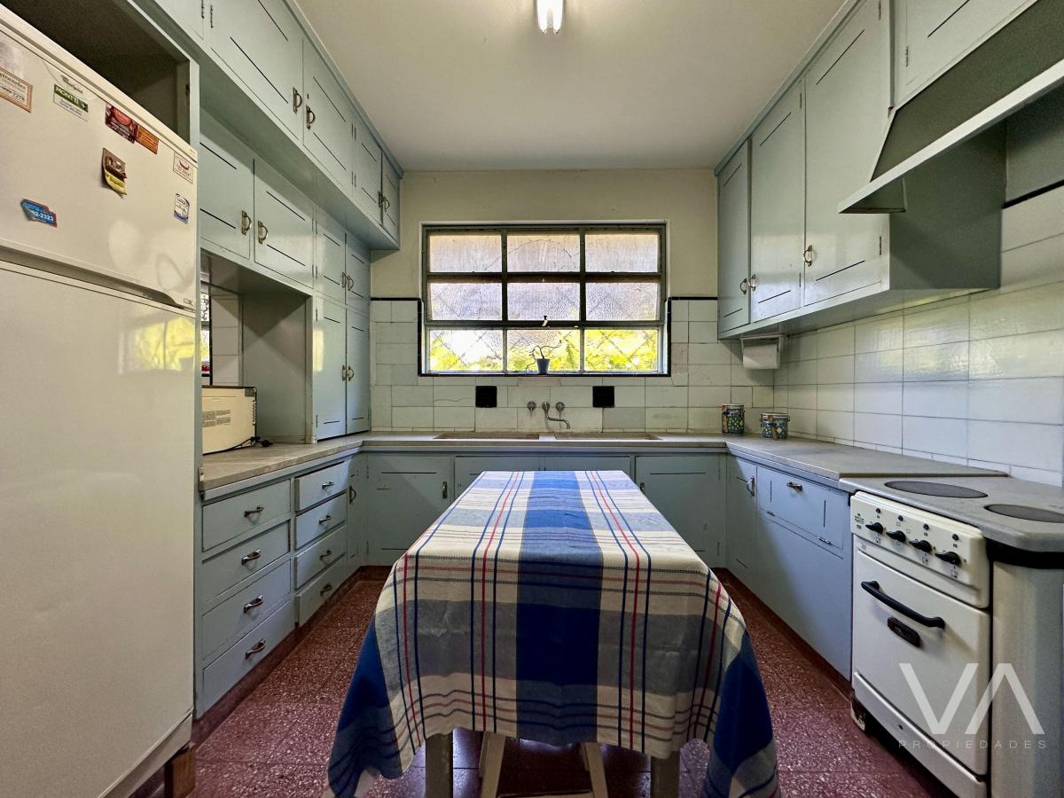 Foto de Excelente chalet en esquina. Gran jardín. Los Troncos., imagen 3