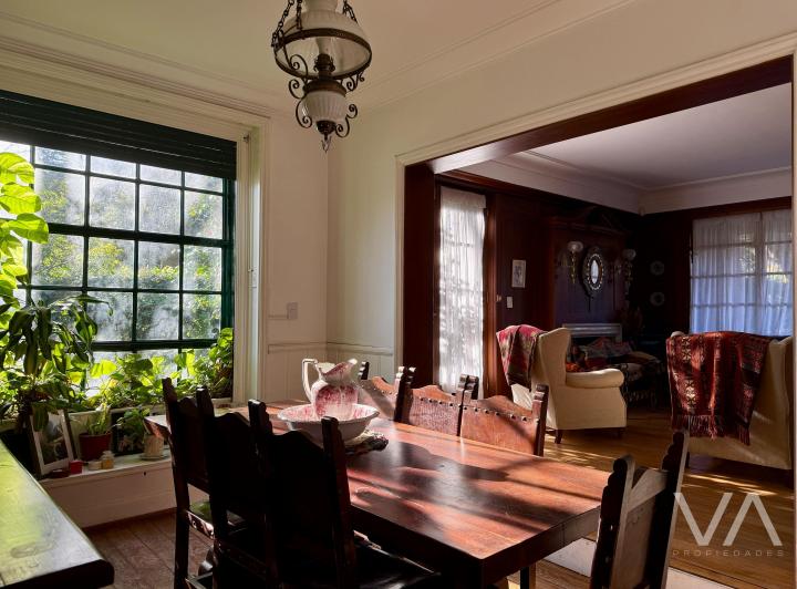 Chalet de estilo ingles. Los Troncos 4