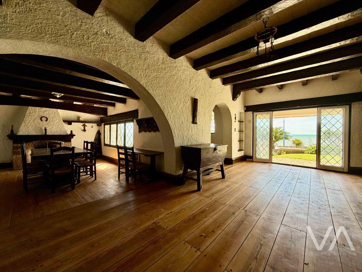 Foto de Emblemático chalet de patrimonico histórico con vista al mar. Varese., imagen 4