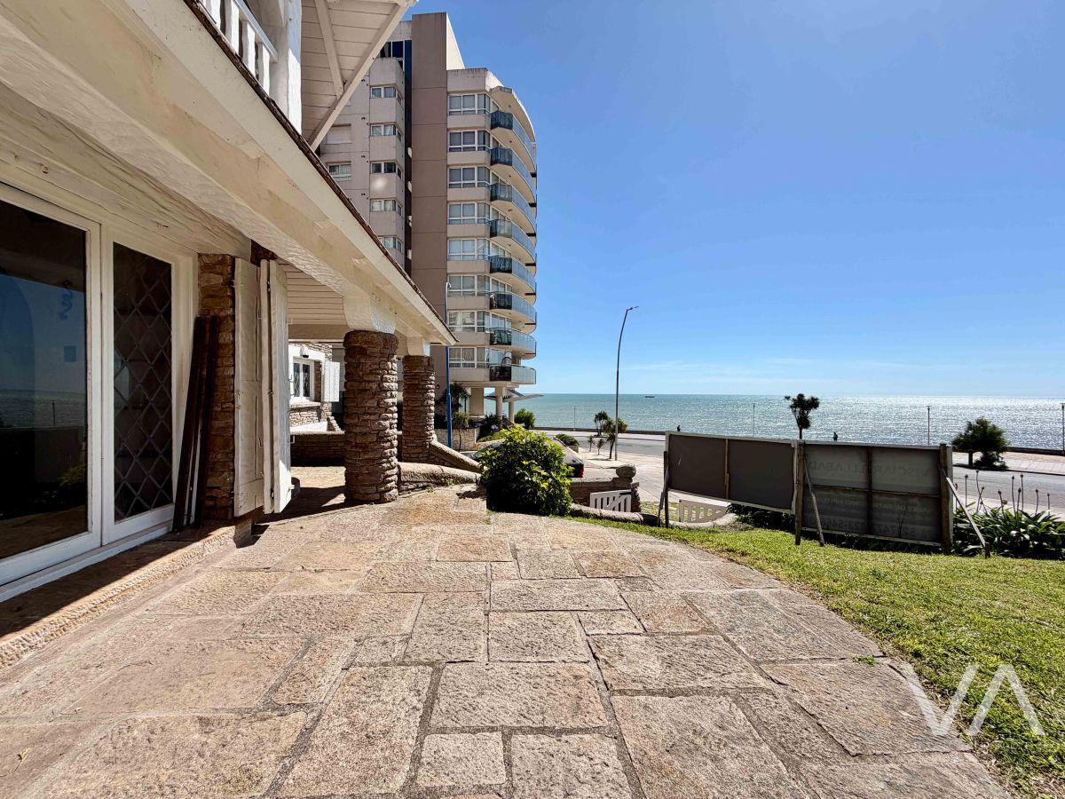 Foto de Emblemático chalet de patrimonico histórico con vista al mar. Varese., imagen 2