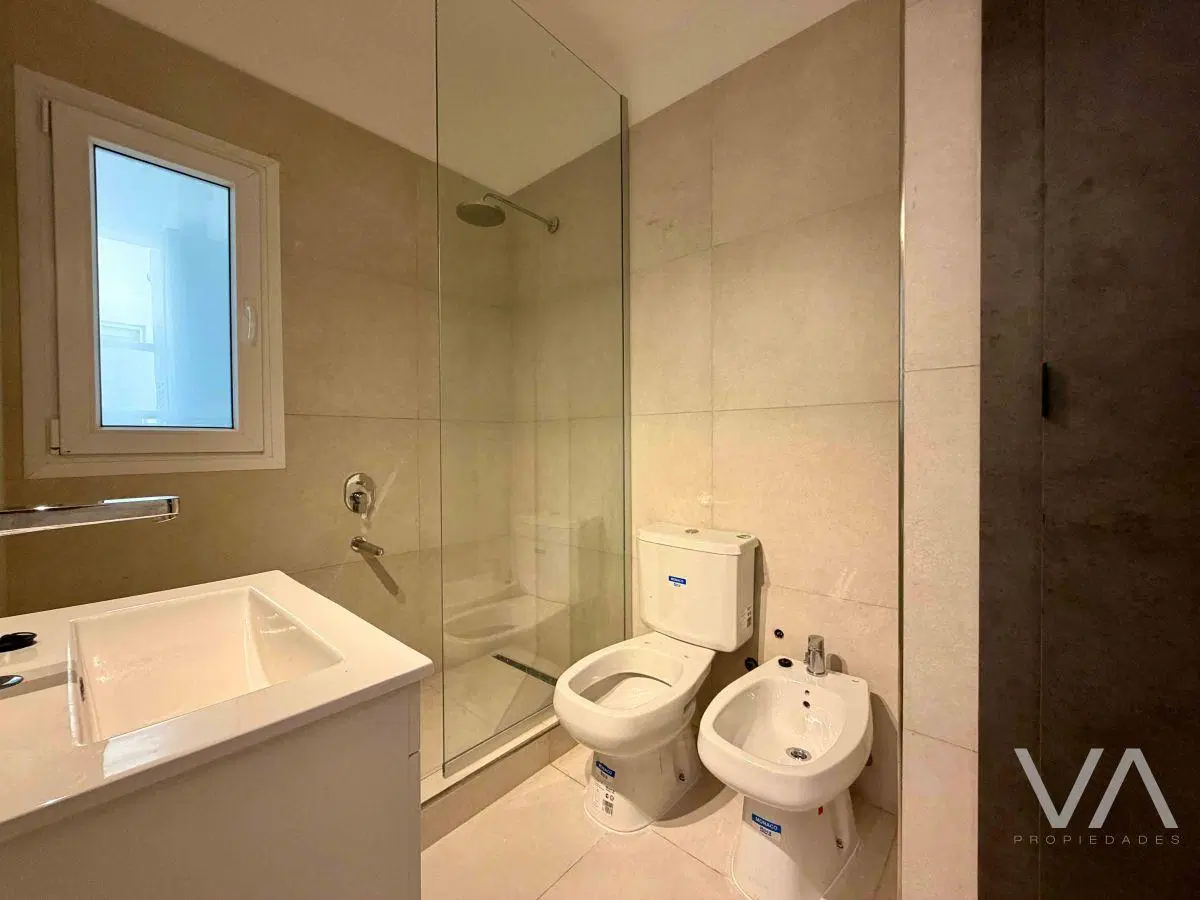 Impecable departamento reciclado de 4 ambientes. Plaza Mitre. 1