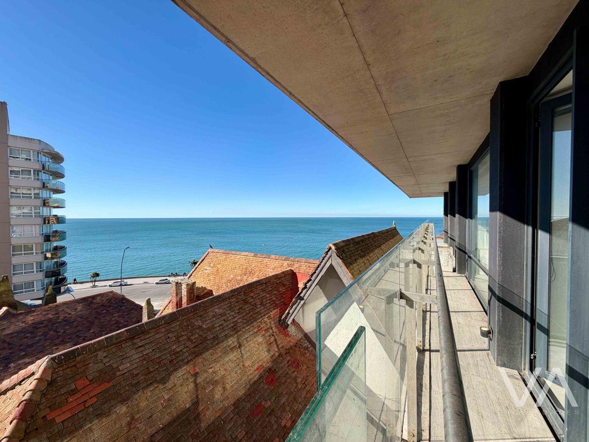 Moderno departamento de 2 ambientes con vista al mar. Cochera. Playa Varese.