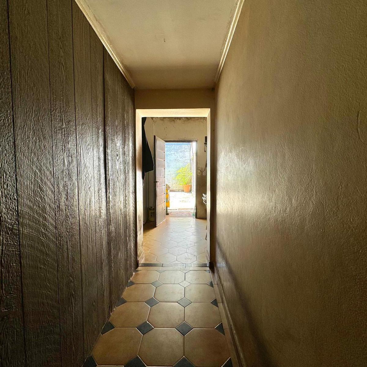 Casa en Venta de Tres Ambientes con Patio en Villa Lugano 5