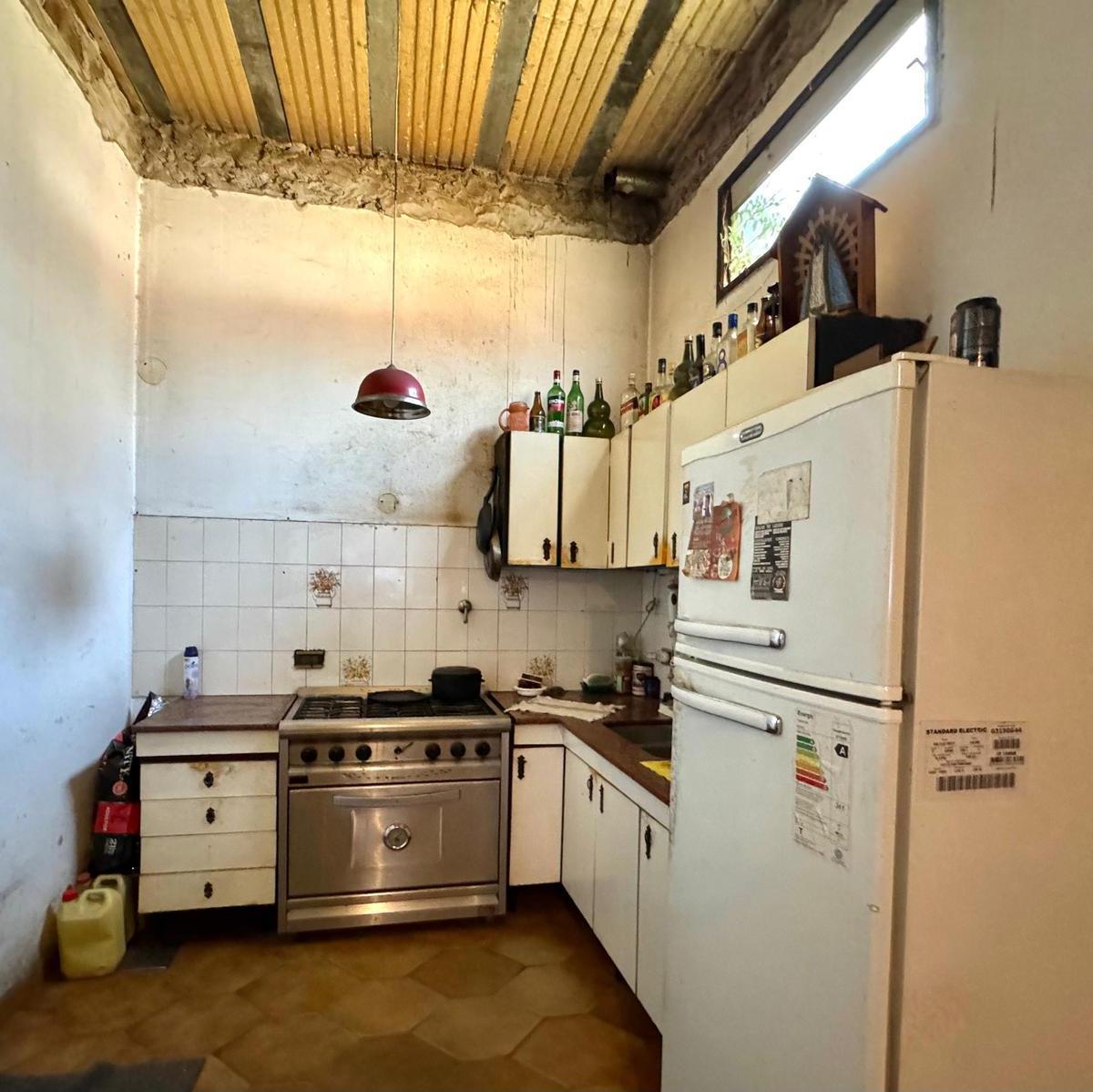 Casa en Venta de Tres Ambientes con Patio en Villa Lugano 1
