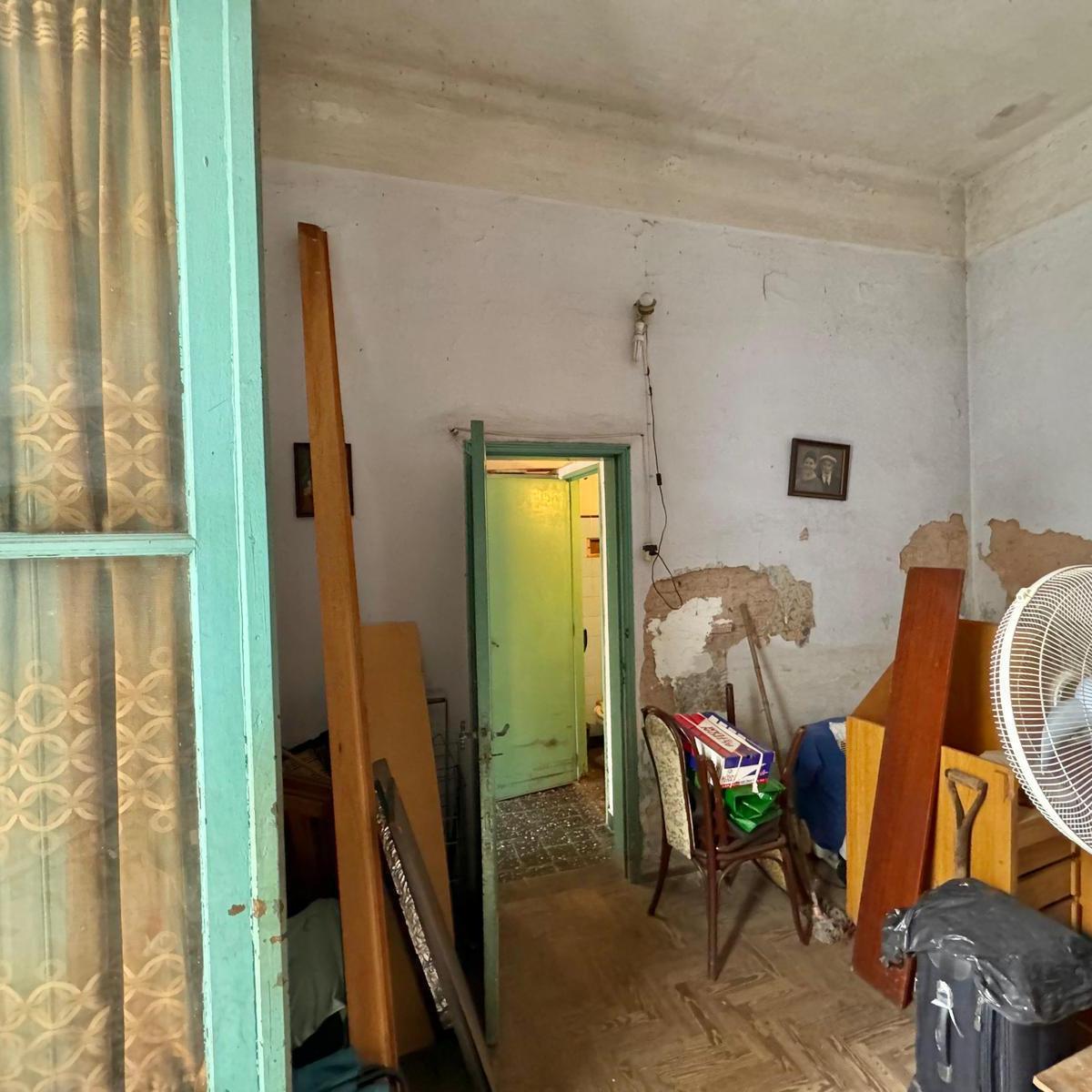 Foto de CASA EN VENTA SOBRE CALLE TRENQUE LAUQUEN, LINIERS, imagen 5