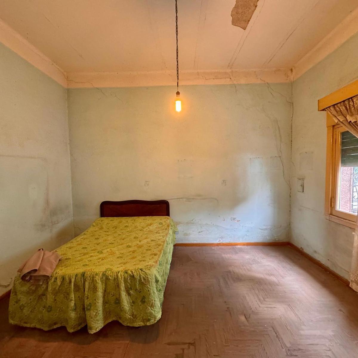 CASA EN VENTA SOBRE CALLE TRENQUE LAUQUEN, LINIERS
