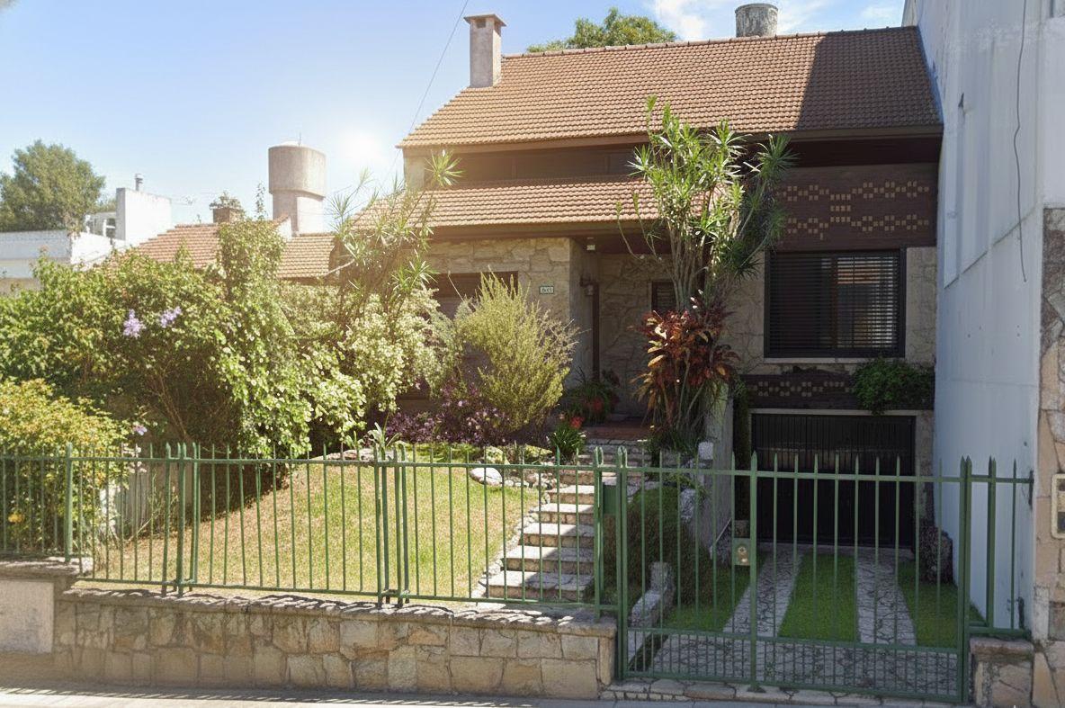 CASA EN VENTA EN VILLA LUGANO