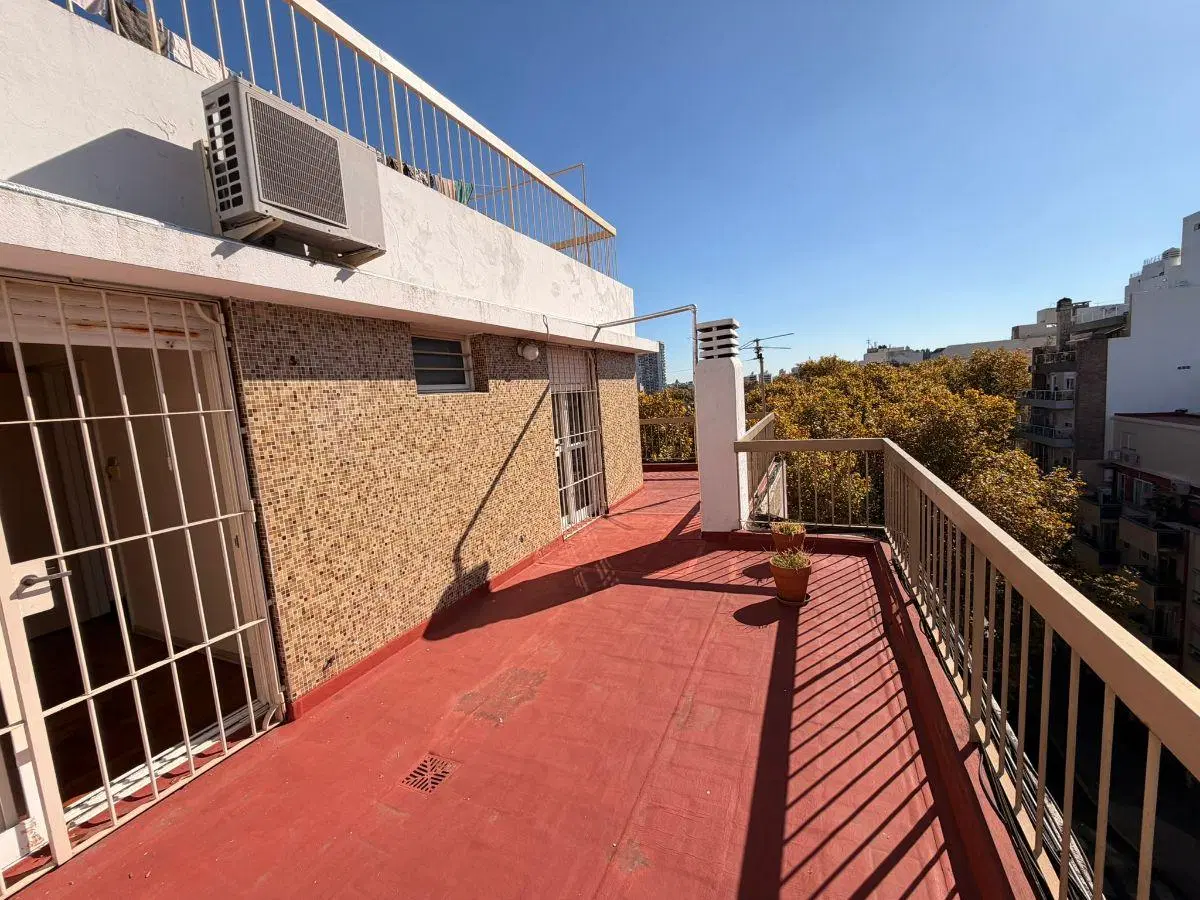 Departamento en venta con TERRAZA PERIMETRAL a "TODOS LOS AMBIENTES" + Cochera Cubierta y Baulera 2