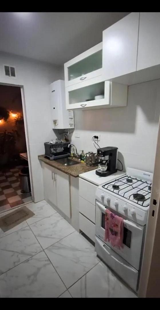 Foto de Oro 2300, Amplio dos ambientes de 61 M2 con un patio Soñado y muy, imagen 2