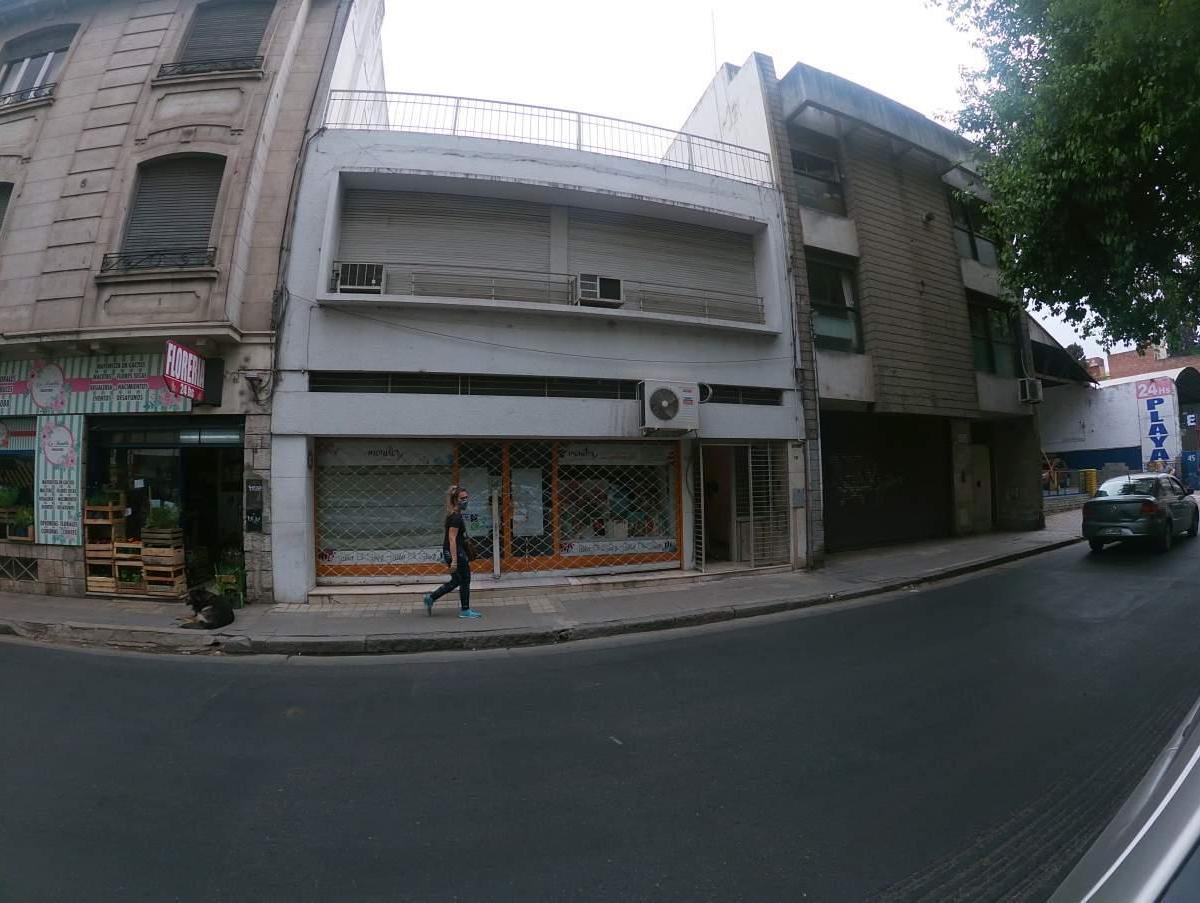Casa Centro Tres Dorm. y Local Comercial 2