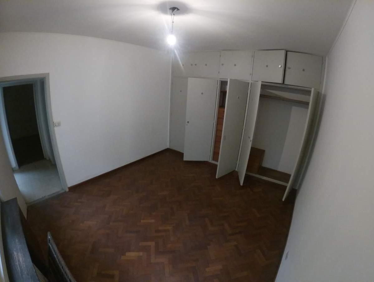 Casa Centro Tres Dorm. y Local Comercial 4