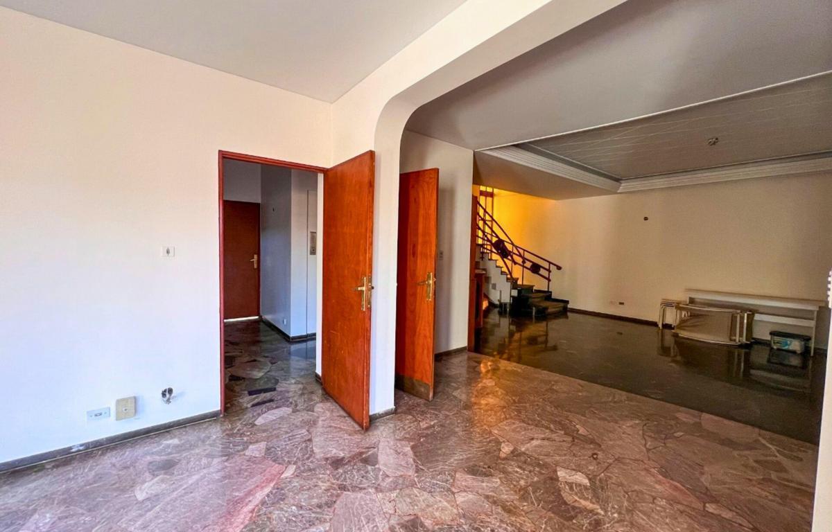 B° Bombal - Casa Multifuncional en Venta - 4 Dorm. - 4 Baños - Ascensor - Piscina 5