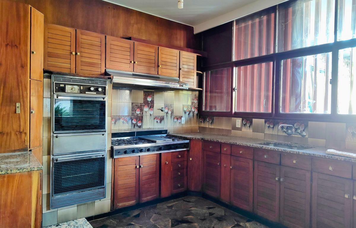 B° Bombal - Casa Multifuncional en Venta - 4 Dorm. - 4 Baños - Ascensor - Piscina 4