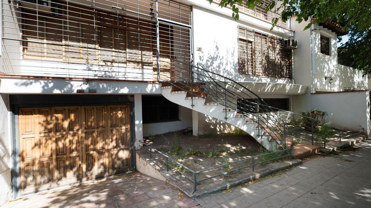 B° BOMBAL - CASA MULTIFUNCIONAL EN VENTA-4 Dormitorios-4 Baños - Ascensor- Piscina