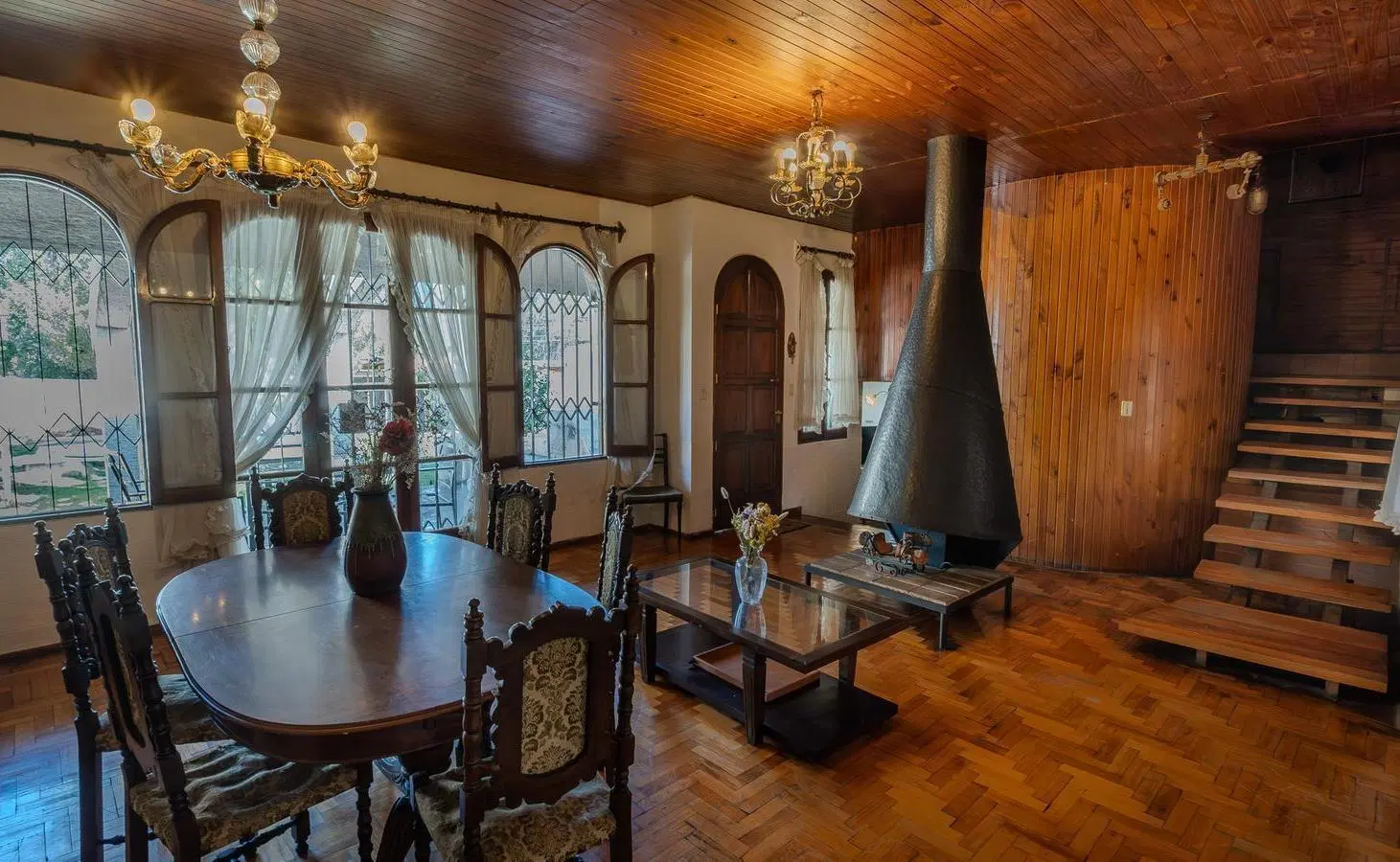 CASA EN VENTA GODOY CRUZ- APTA CREDITO / 3 Dorm/ Piscina/ Cochera doble/ A metros de Palmares 5
