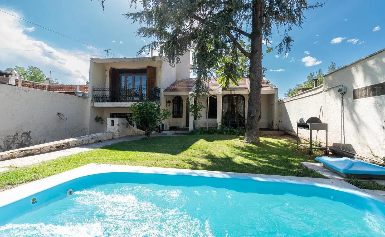 CASA EN VENTA GODOY CRUZ- APTA CREDITO / 3 Dorm/ Piscina/ Cochera doble/ A metros de Palmares 4