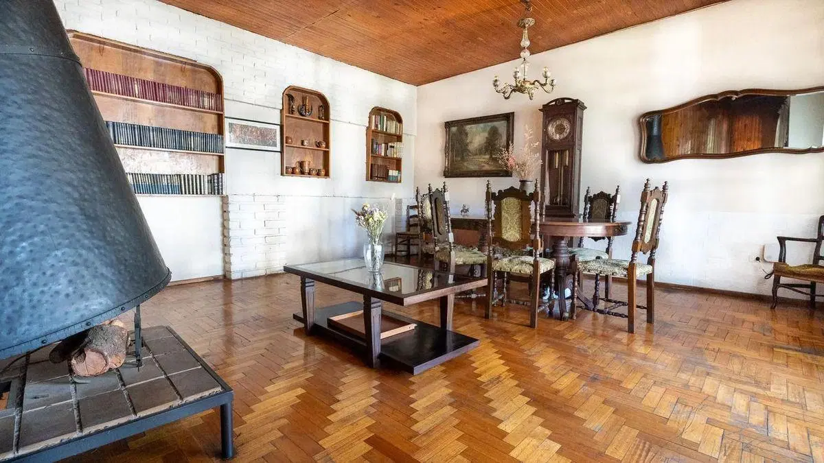 Casa En Venta Godoy Cruz- Apta Credito / 3 Dorm/ Piscina/ Cochera Doble/ A Metro 4