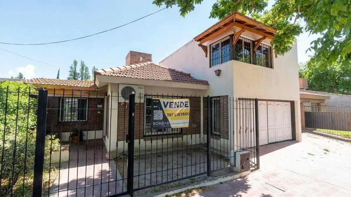 Casa En B° Cementista Residencial/ Apta Credito /Permutas/ 3 Dorm/ Cochera Doble 2