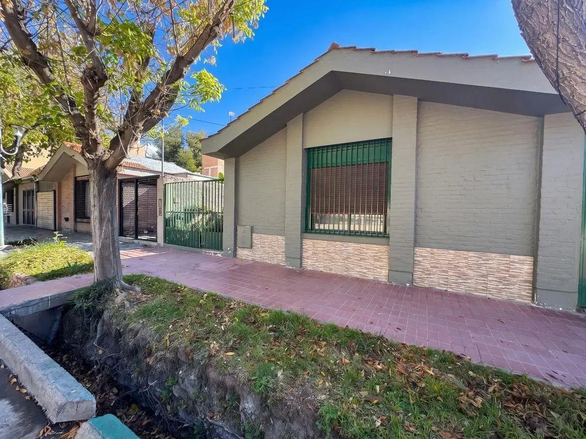 B° AMARO CASA EN VENTA | 3 Dorm | 3 Baños | Cochera Doble Pasante  | Patio 4