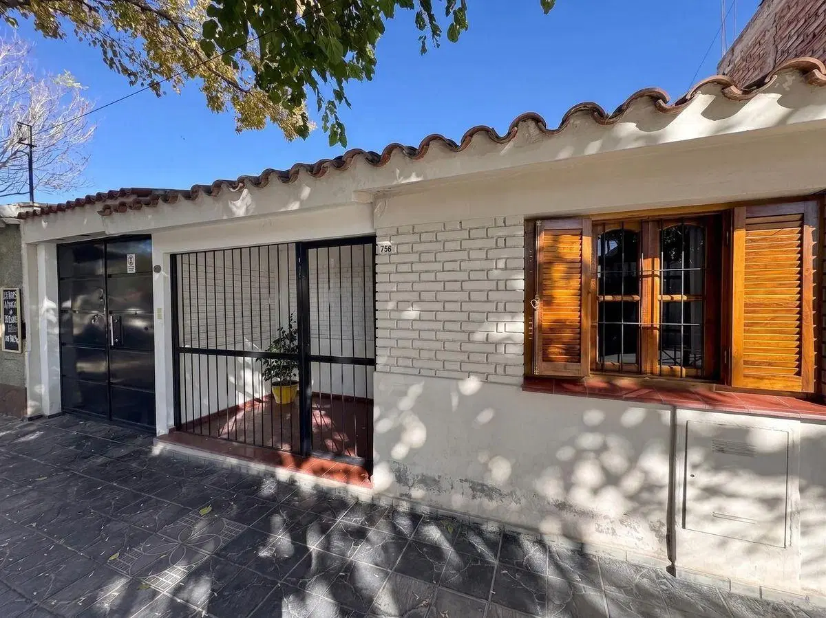 Casa 460 M2 Terreno  |251 M2 Cubiertos  |  3 Dormitorios + Galpón Con Oficinas | 5