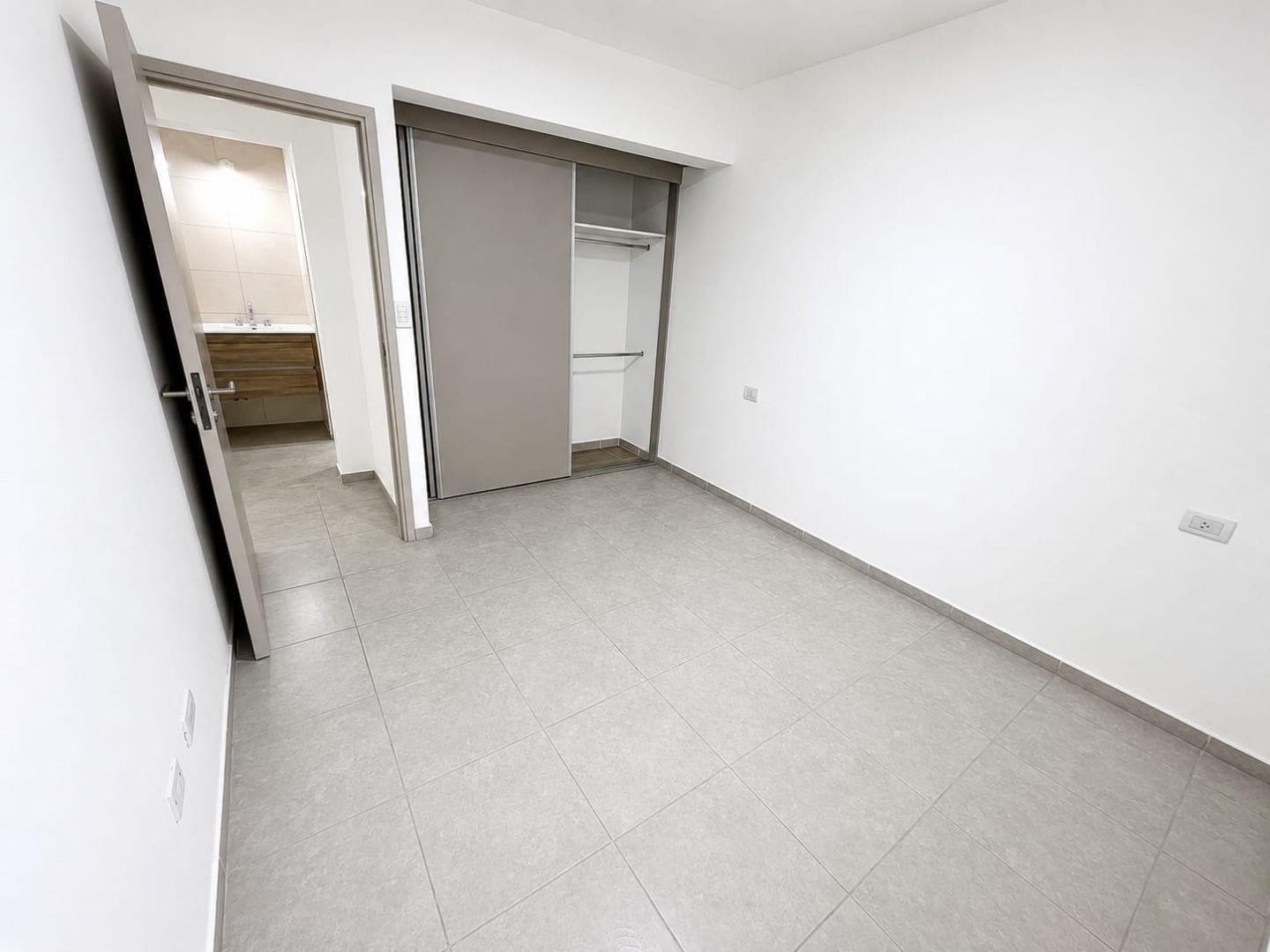 Foto de DEPTO EN VENTA 4TA SECCION I 2 DORM I COCHERA I ESCRITURA, imagen 1