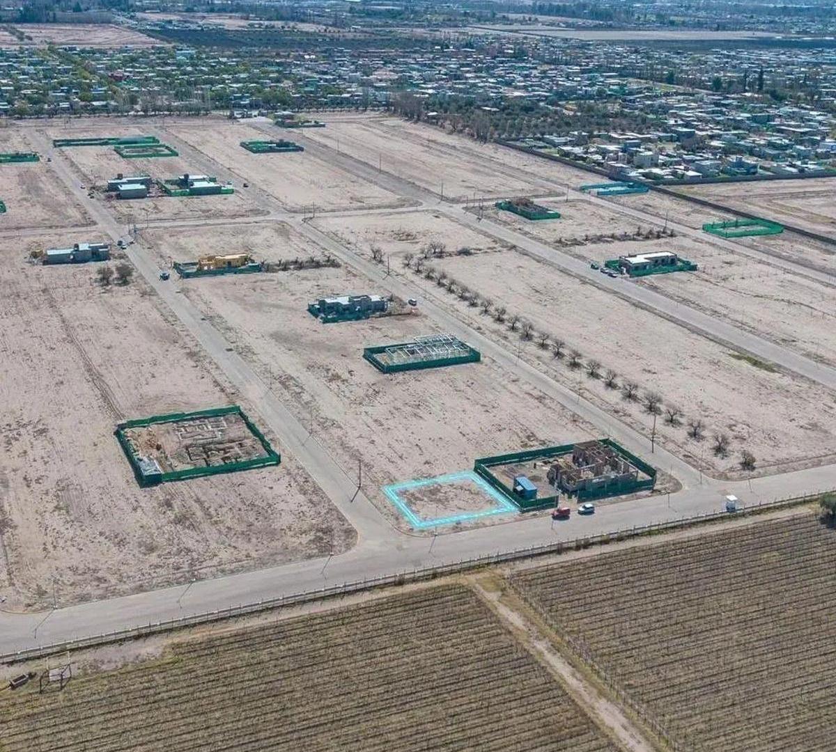 Foto de B° MILCAYAC II- LOTE ESQUINA EN VENTA 556 M2 I SERVICIOS I SEG 24 HS I, imagen 3