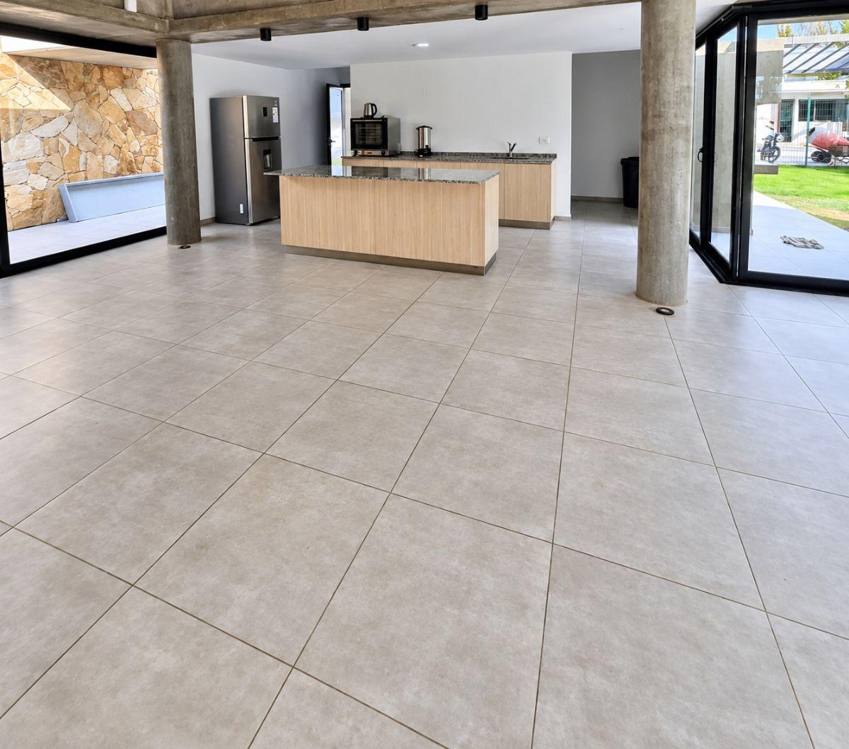 Foto de B° MILCAYAC II- LOTE ESQUINA EN VENTA 556 M2 I SERVICIOS I SEG 24 HS I, imagen 2