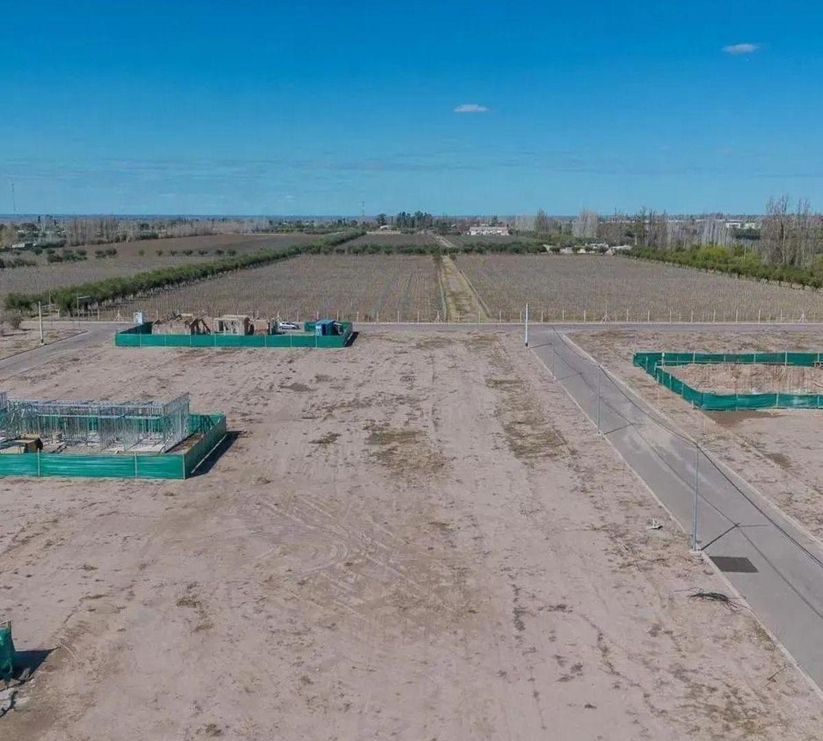 Foto de B° MILCAYAC II- LOTE ESQUINA EN VENTA 556 M2 I SERVICIOS I SEG 24 HS I, imagen 4