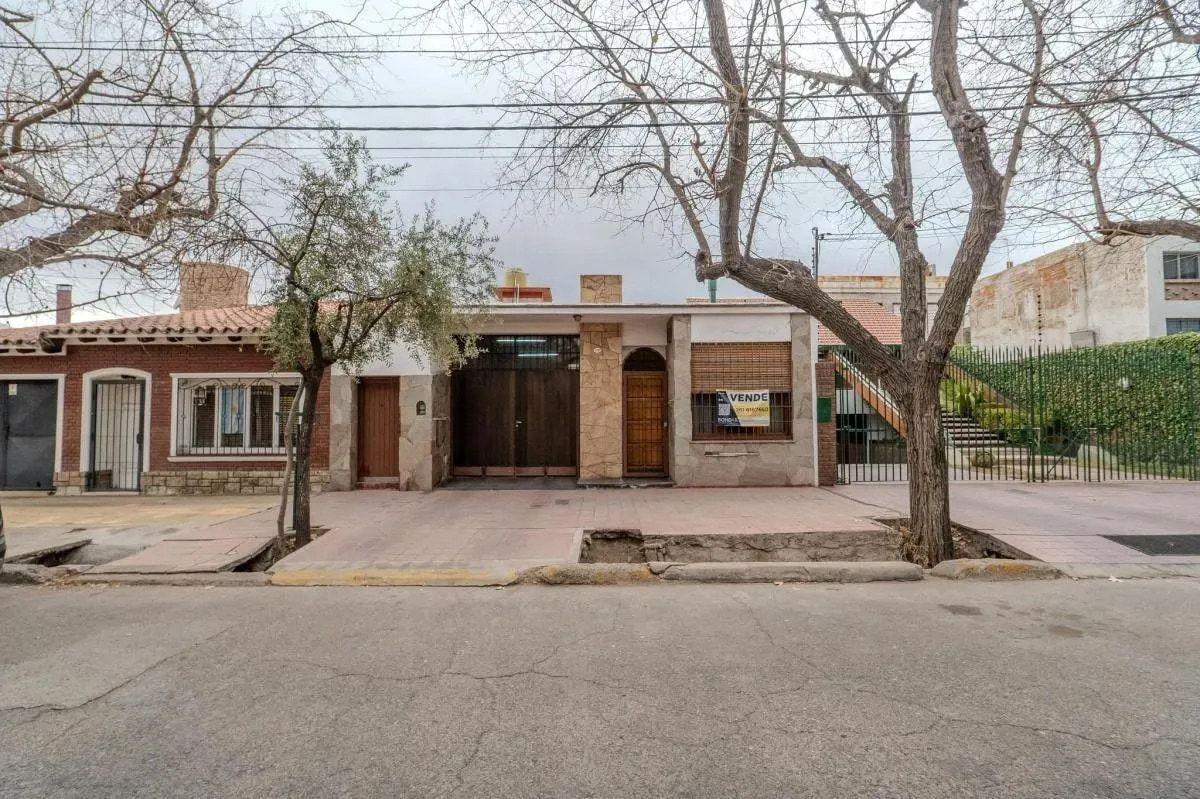 Foto de Oportunidad- Casa En Venta 6ta Seccion / 3 Dorm / 2 Baño / Cochera /, imagen 2