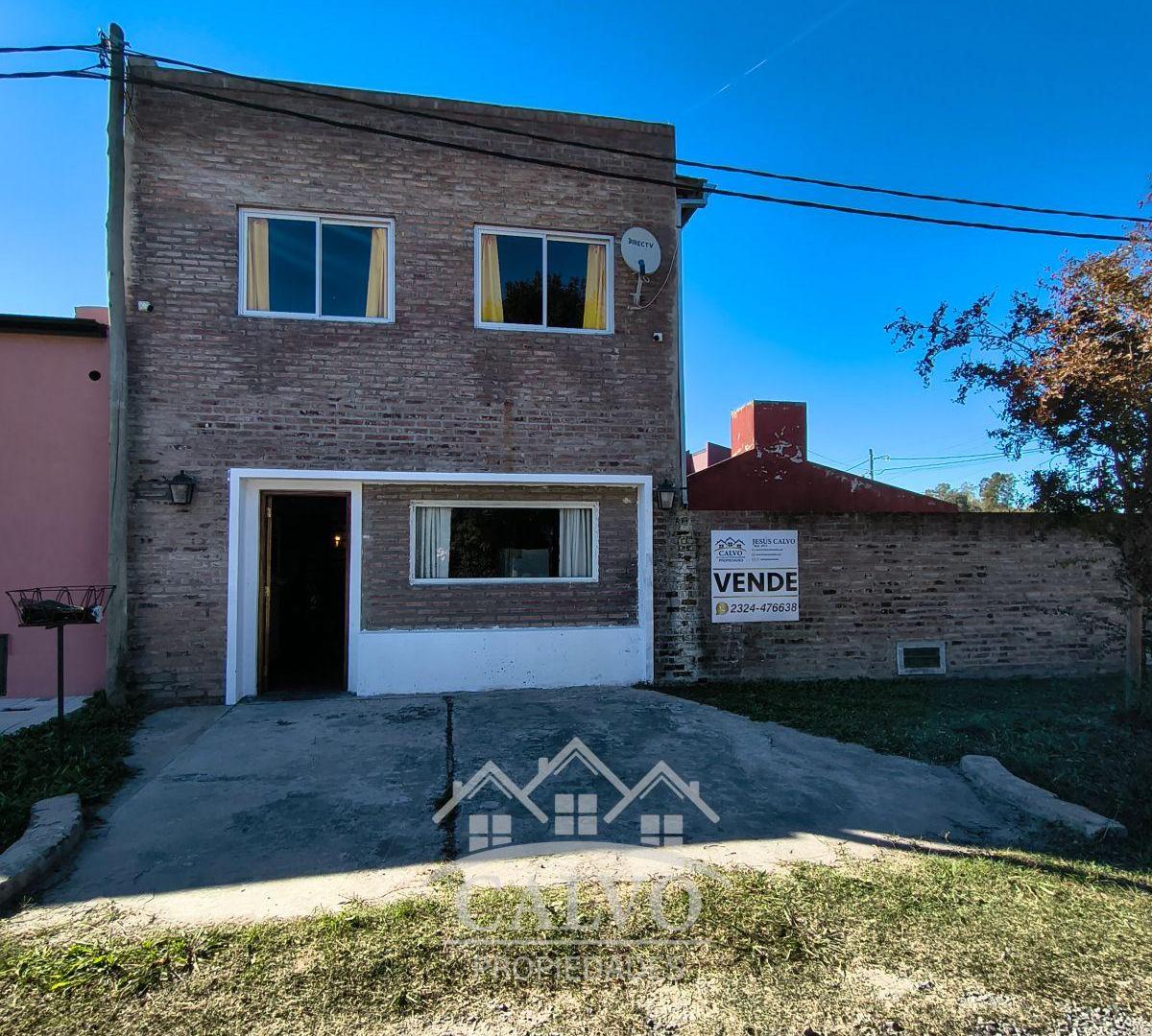 Casa con Pileta. Mercedes, Buenos Aires.