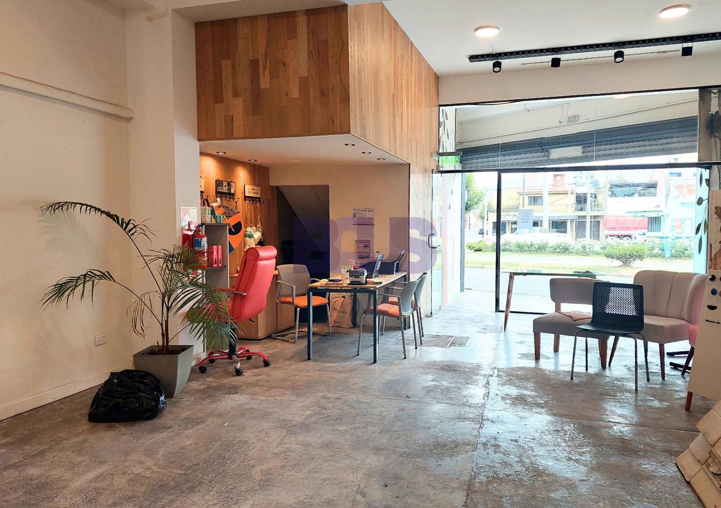 Foto de Local comercial en alquiler zona Tres Cerritos, imagen 4