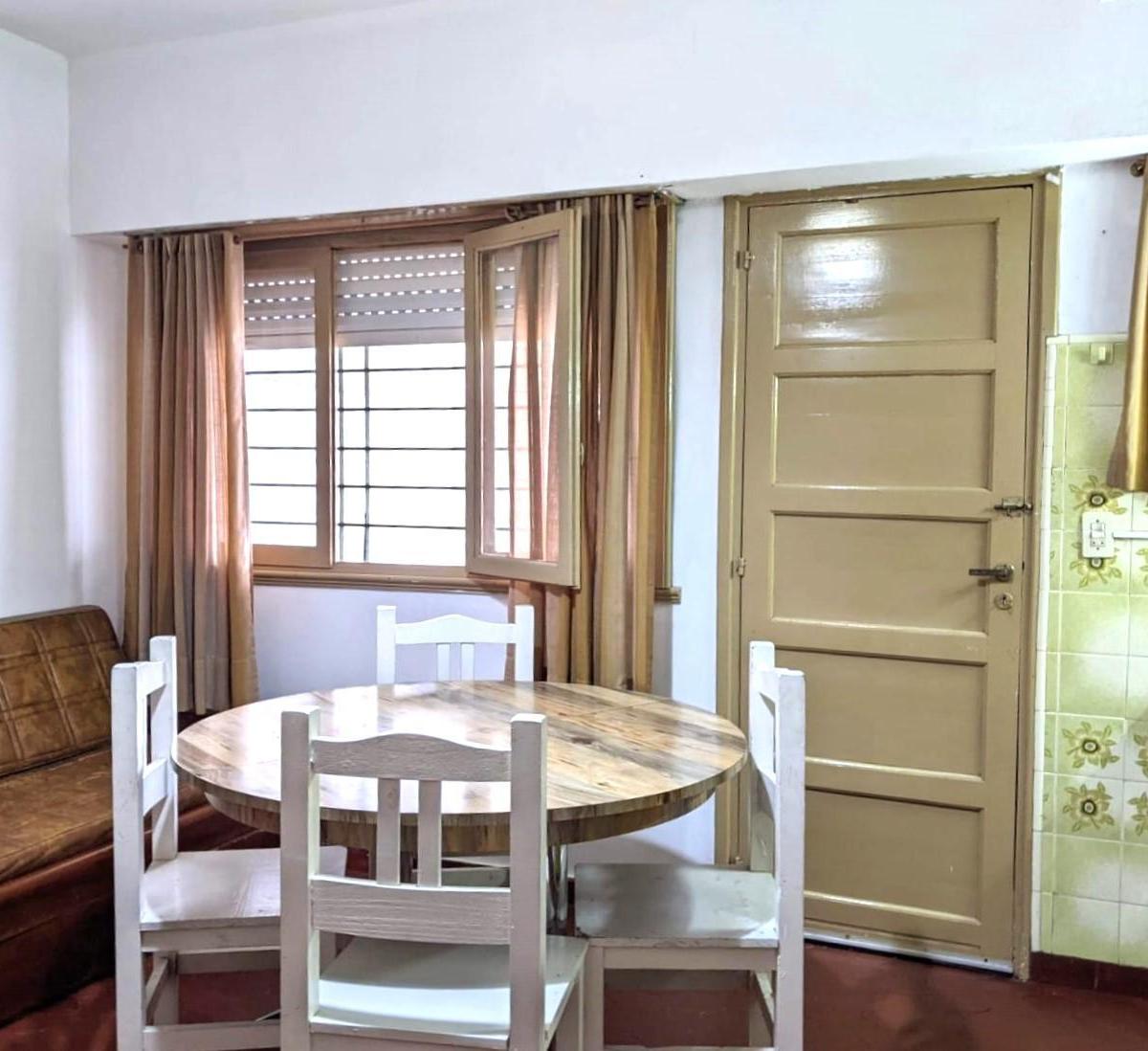 Departamento con local en barrio Villa Lourdes