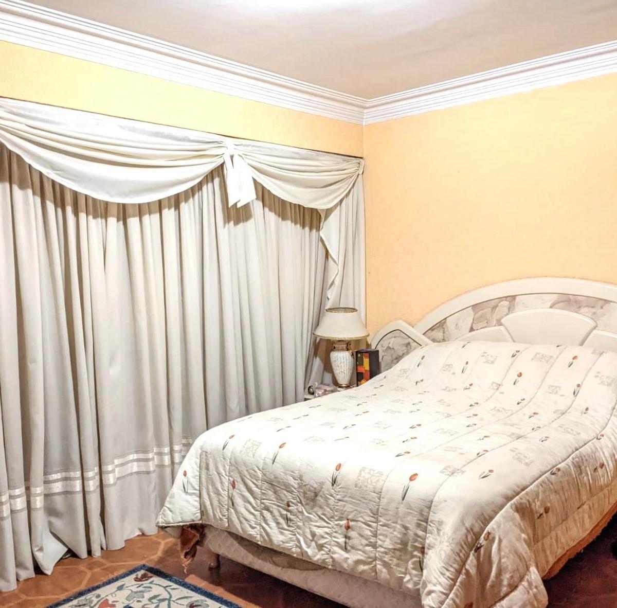 Foto de Excelente chalet con seis dormitorios en barrio Villa Lourdes, imagen 5