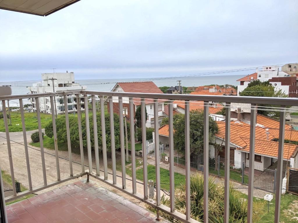 Departamento en Tercer Piso con Vista Al Mar. 1