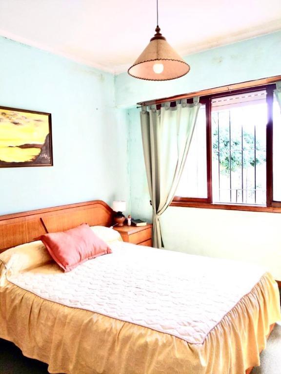 Chalet Dos Plantas Ubicado en Barrio Bosque Alegre 1