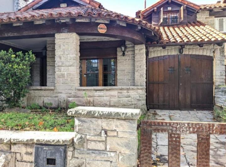 Chalet cinco ambientes en Barrio Stella Maris 1