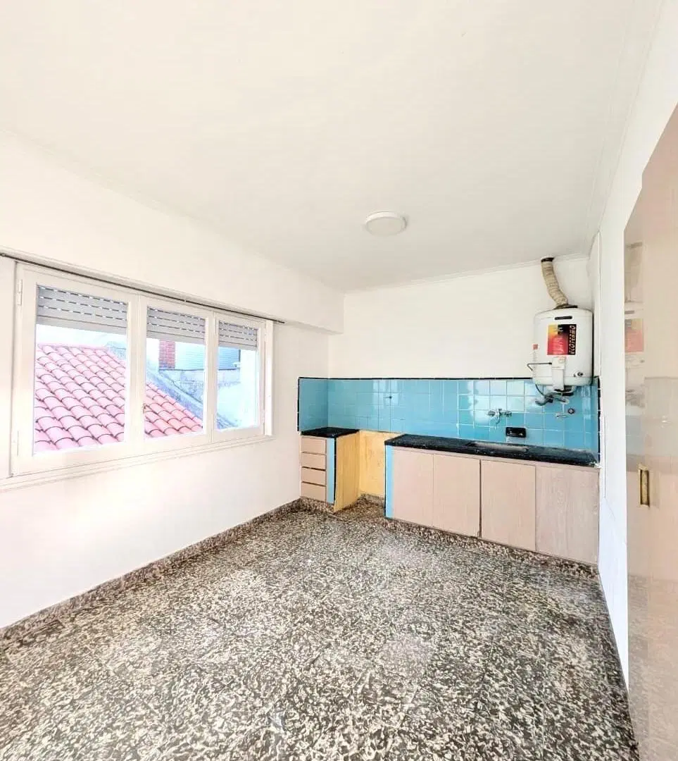 Departamento dos ambientes en planta alta. 3