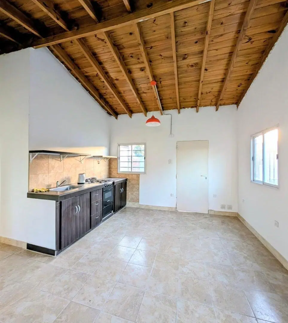 Casa 3 ambientes en Barrio El Jardin 5