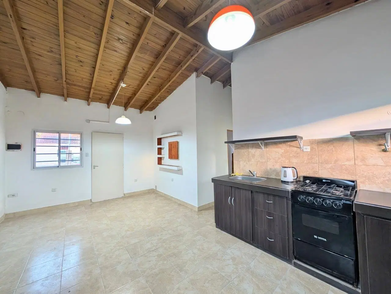 Casa 3 ambientes en Barrio El Jardin 4