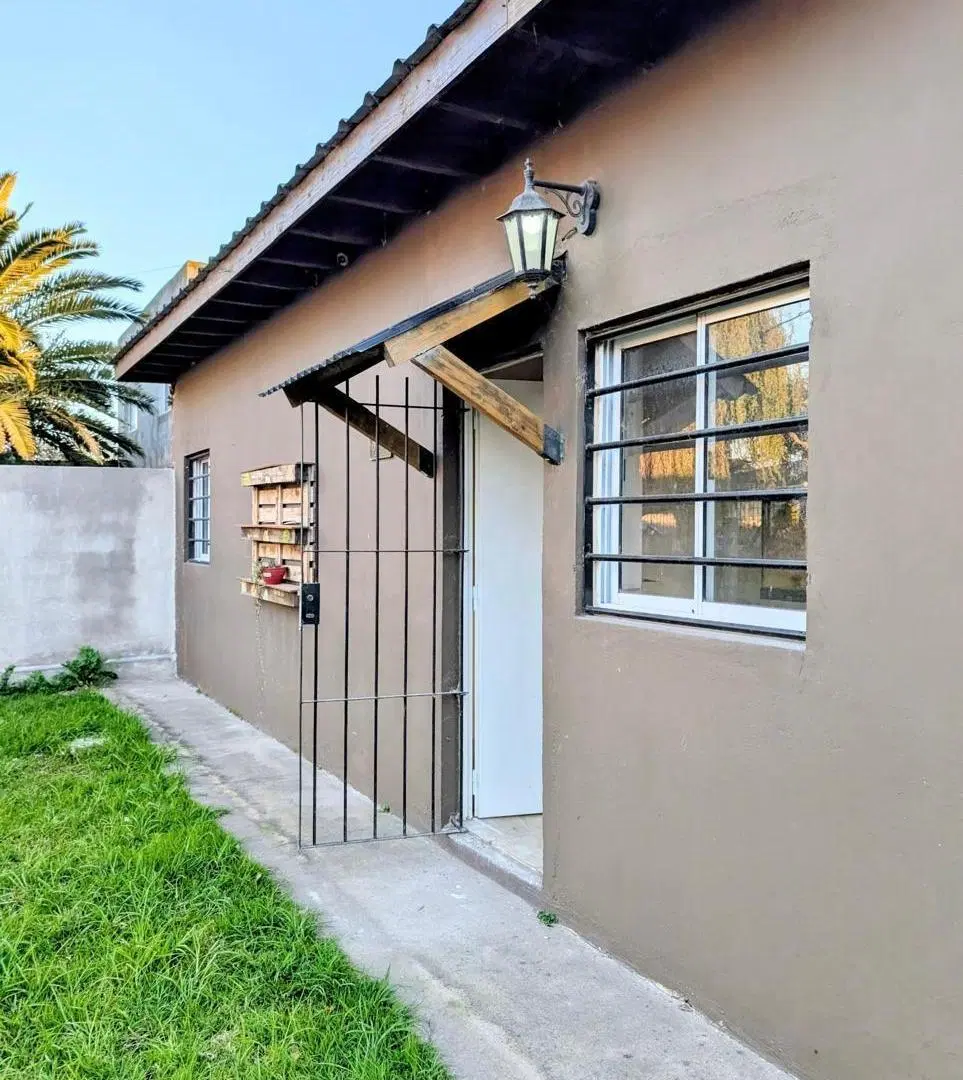 Casa 3 ambientes en Barrio El Jardin 3