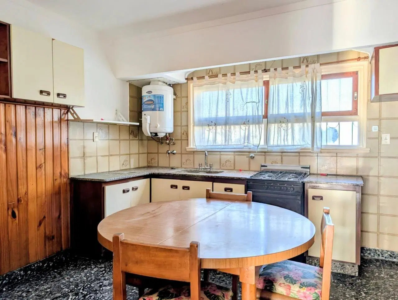 Chalet 5 ambientes en Barrio Punta Mogotes 2