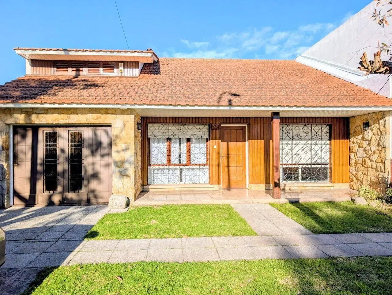 Chalet 5 ambientes en Barrio Punta Mogotes 1