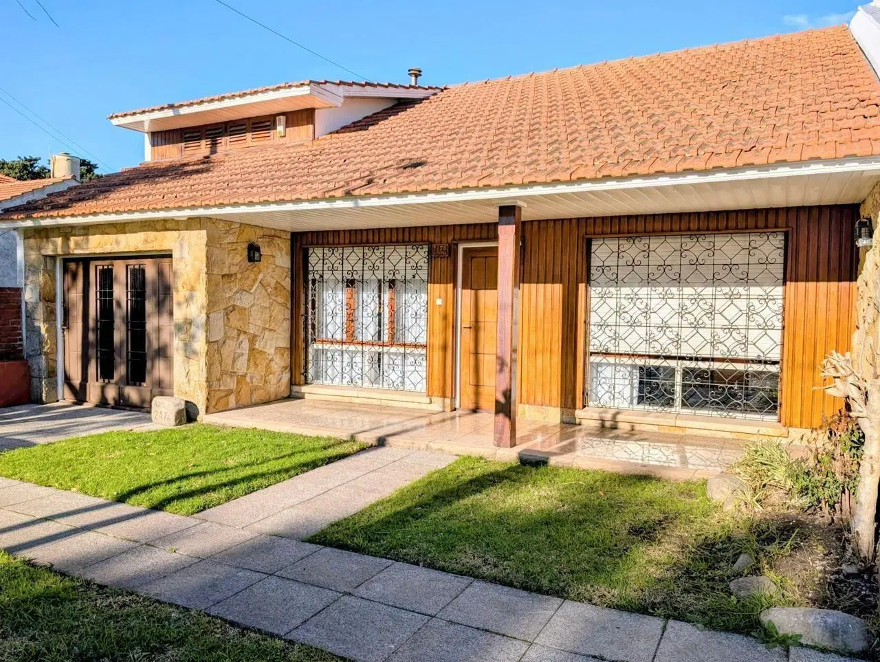 Chalet 5 ambientes en Barrio Punta Mogotes 4