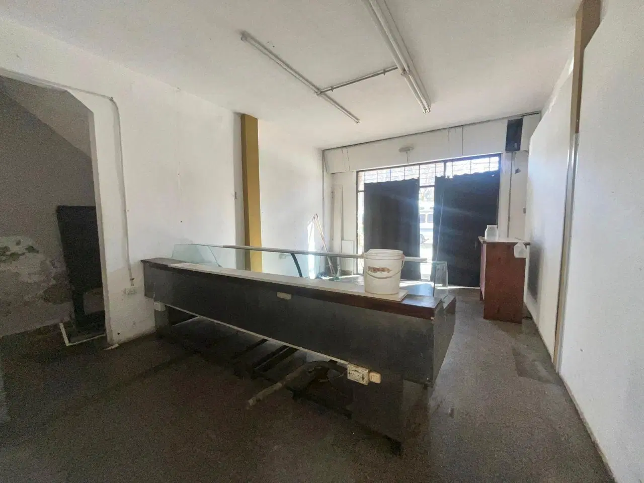 Local Comercial sobre Avenida Edison 4
