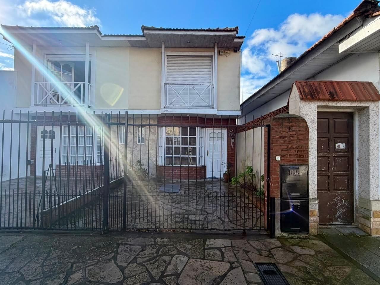 Duplex de cuatro ambientes en Parque Luro