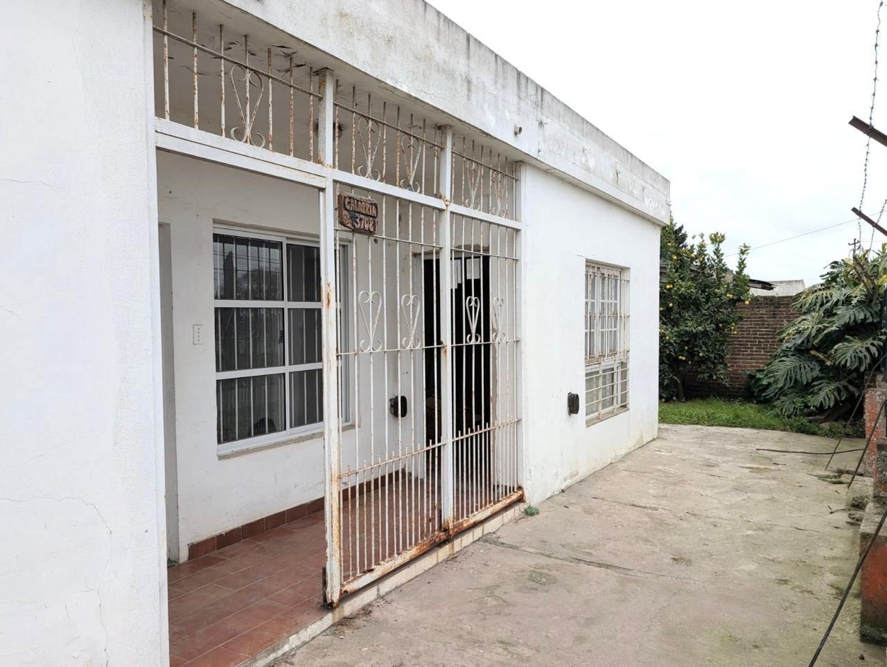 Foto de Propiedad tres ambientes con departamento en Barrio Juramento, imagen 2