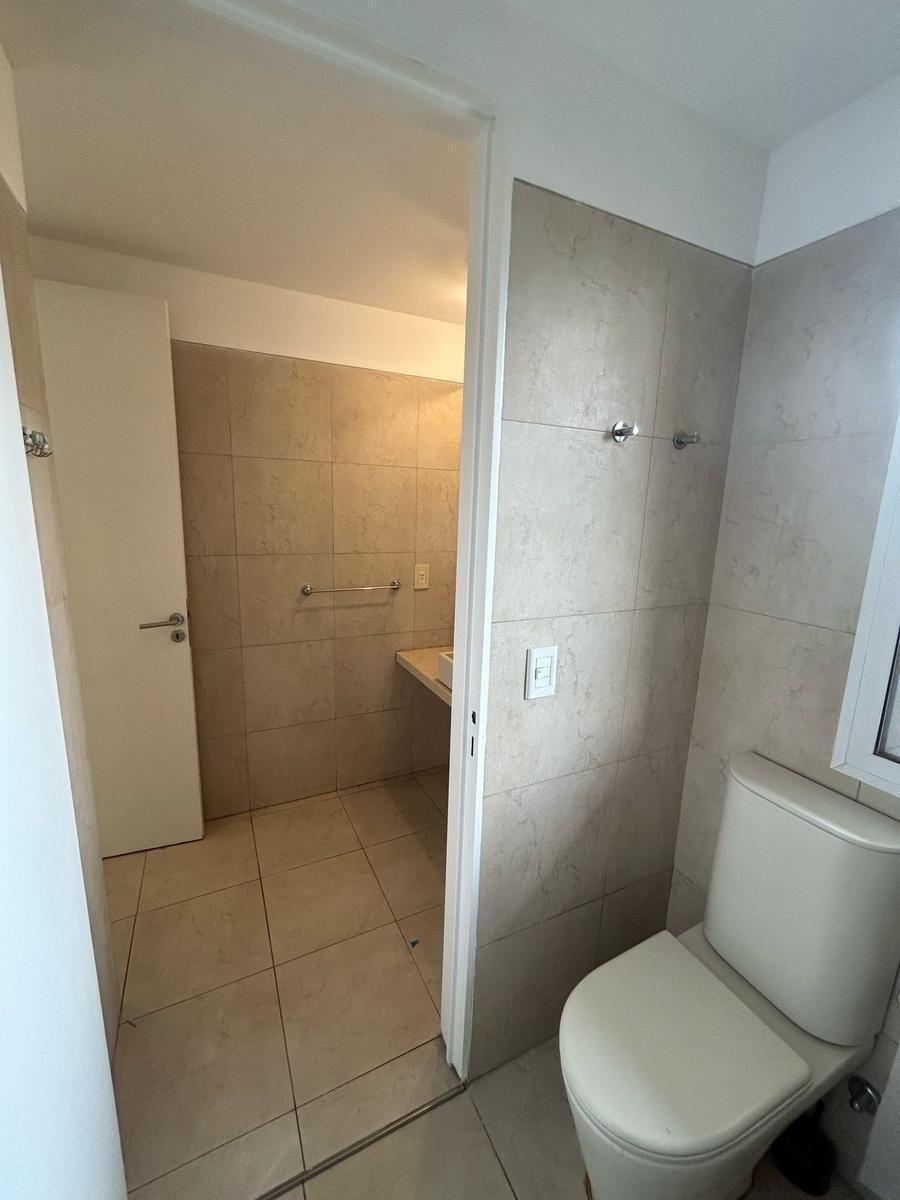 Hermoso Departamento 2 Amb. con Amplio Balcon y Vista a La Plaza en Torre de Lujo 2