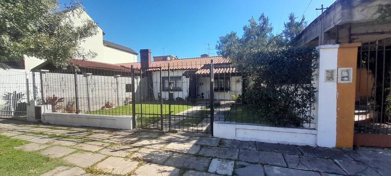 Amplia casa de 3 ambientes sobre lote de 300m2 en Lomas del Mirador